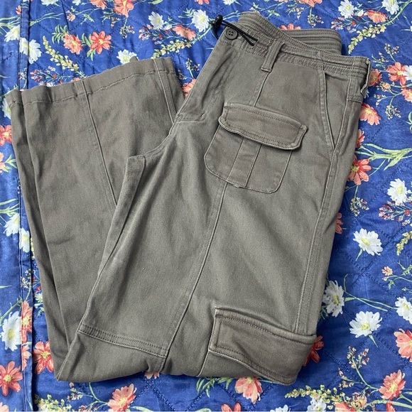 Forever 21 Denim - Forever 21 Wide Legged Gray Cargo Pants